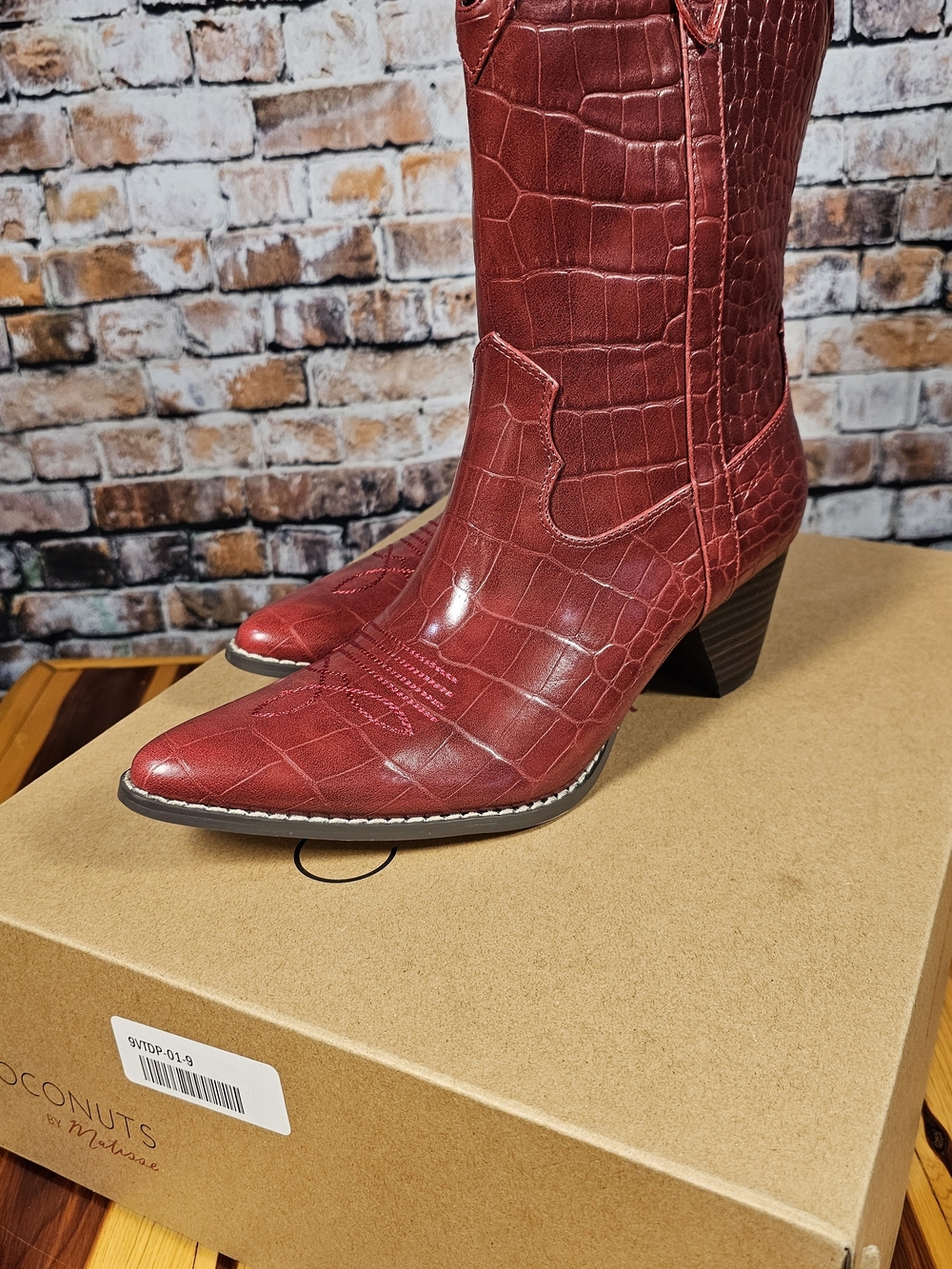 Coconuts by Matisse Red Croc Embossed Cowboy Boots Size 9 Western Snip Toe NIB